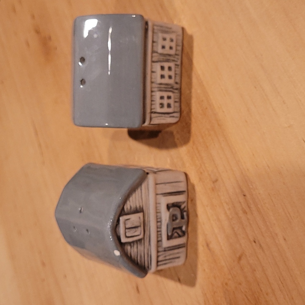 Gray Barn salt & pepper shakers
